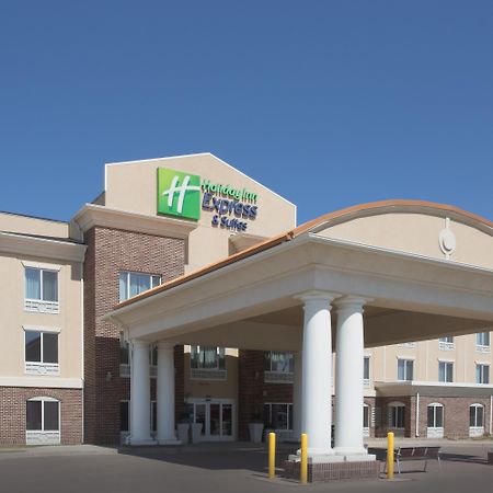 Holiday Inn Express Hotel & Suites Minot South By Ihg Exterior photo