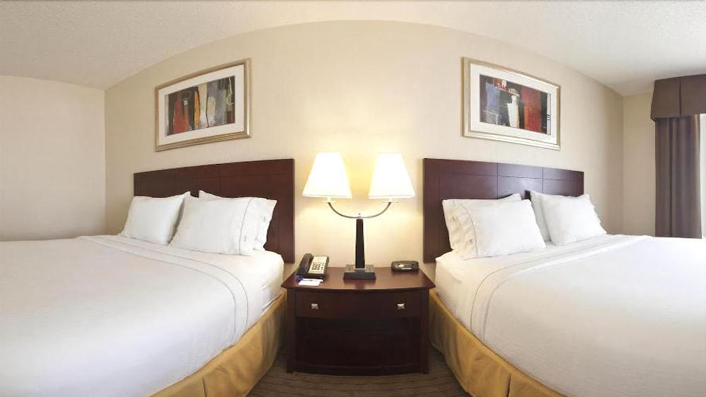 Holiday Inn Express Hotel & Suites Minot South By Ihg Exterior photo