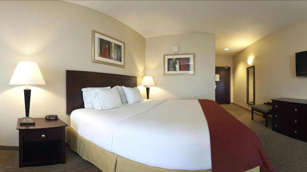 Holiday Inn Express Hotel & Suites Minot South By Ihg Exterior photo