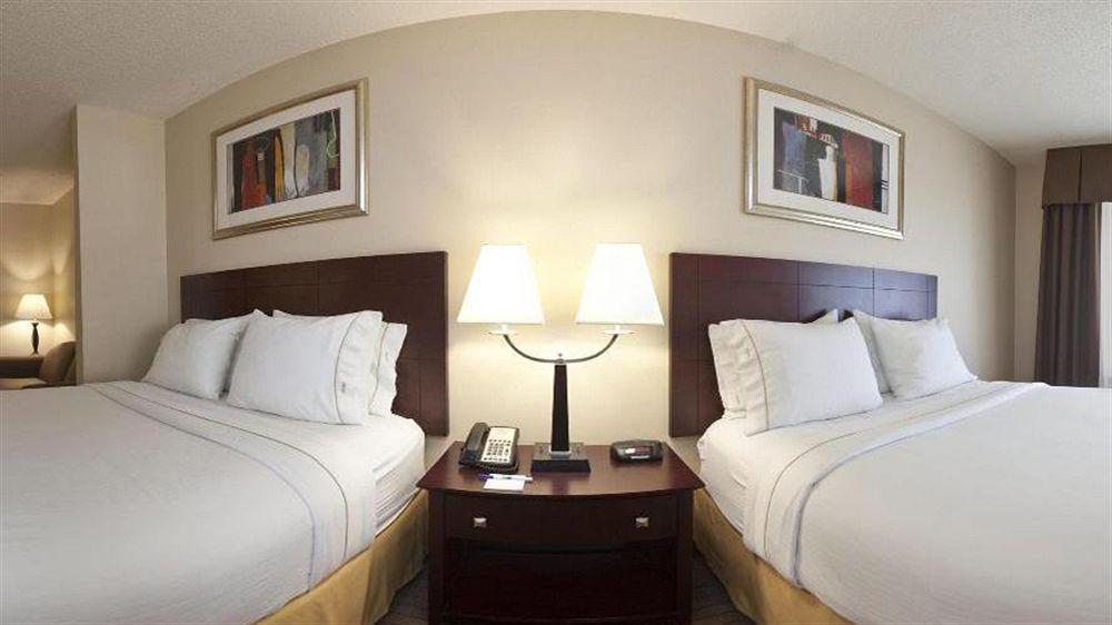 Holiday Inn Express Hotel & Suites Minot South By Ihg Exterior photo