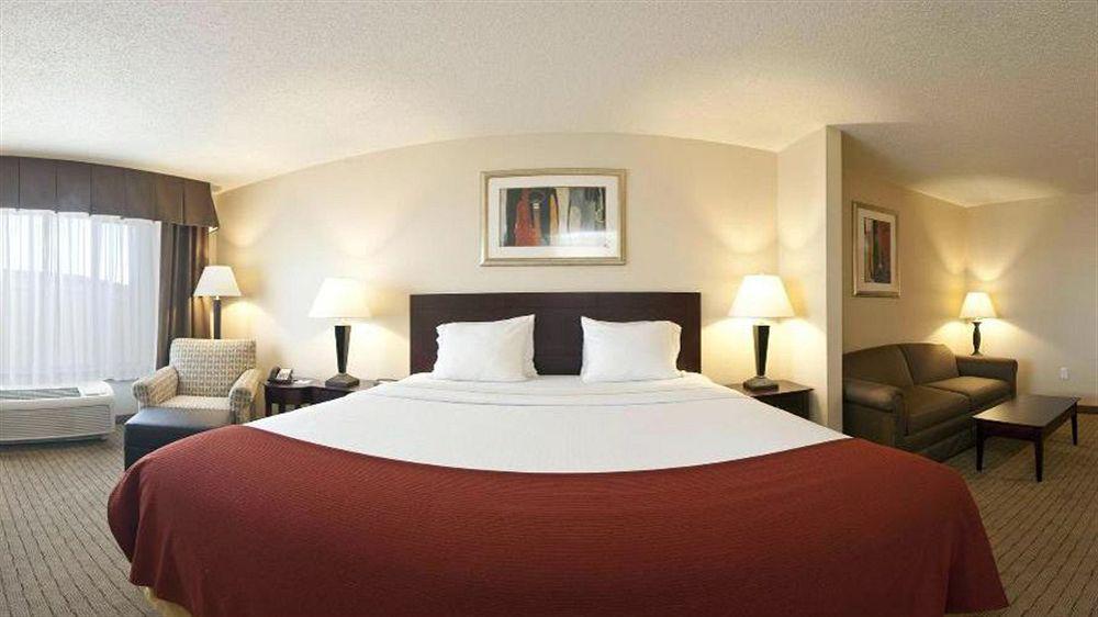 Holiday Inn Express Hotel & Suites Minot South By Ihg Exterior photo