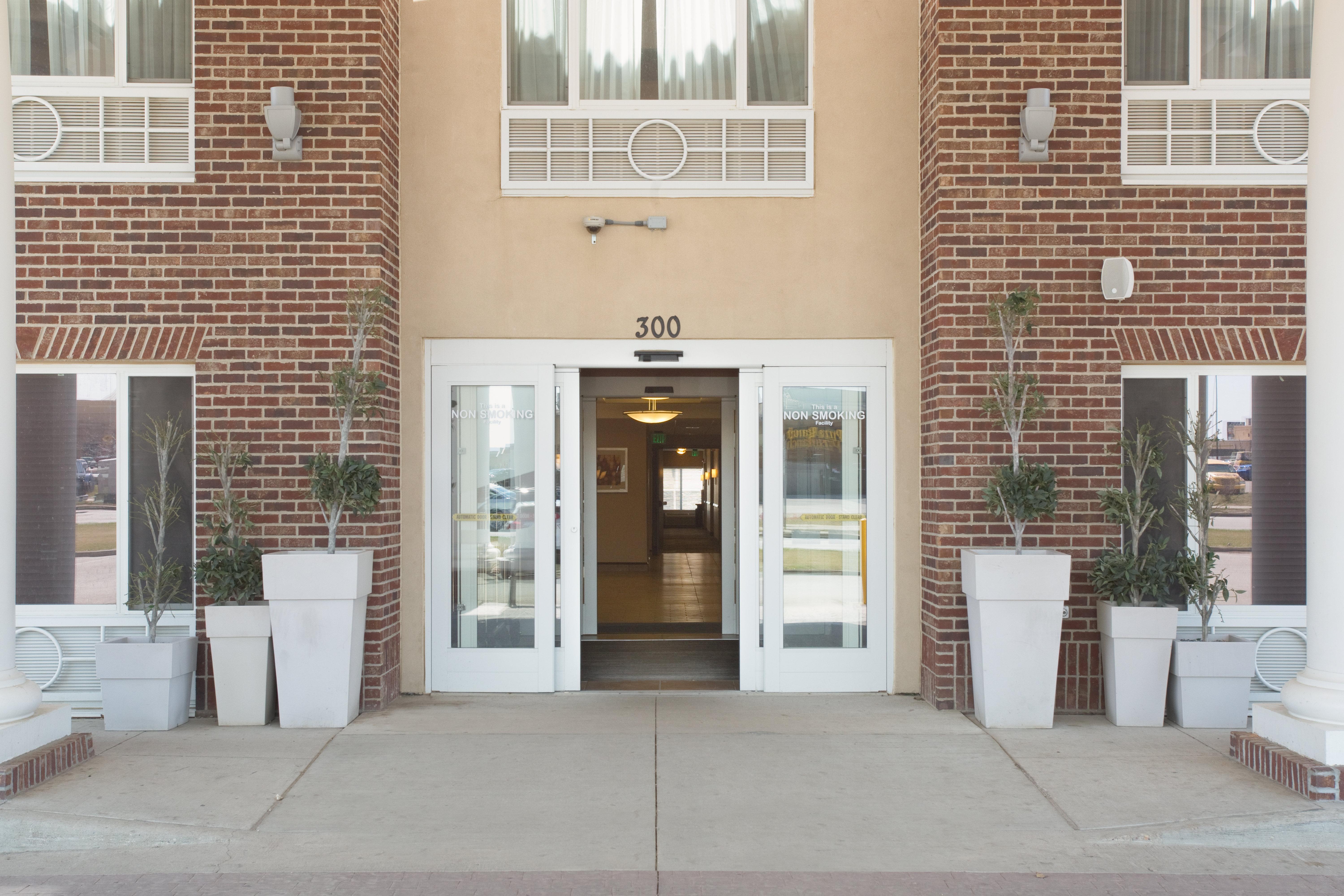 Holiday Inn Express Hotel & Suites Minot South By Ihg Exterior photo