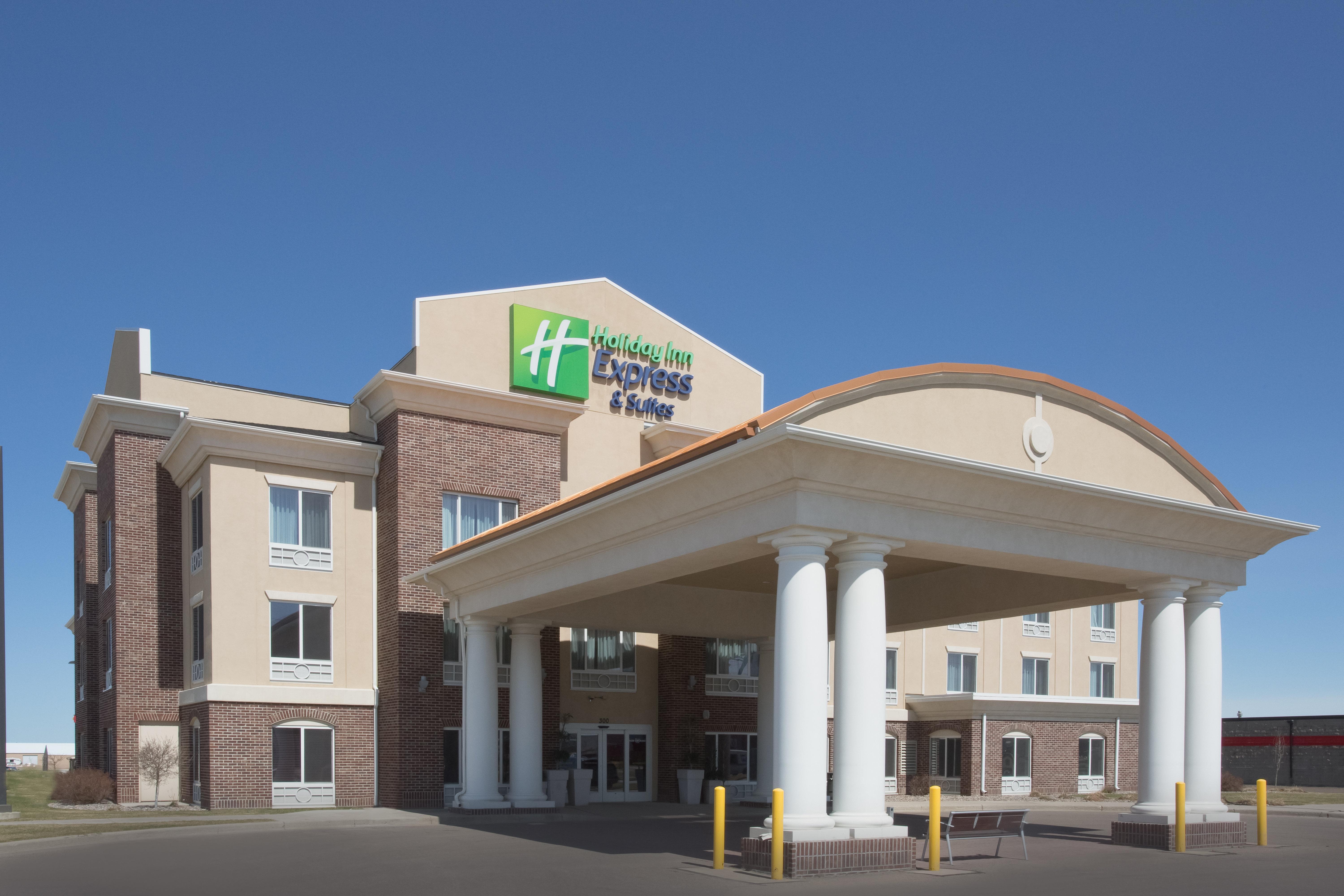 Holiday Inn Express Hotel & Suites Minot South By Ihg Exterior photo