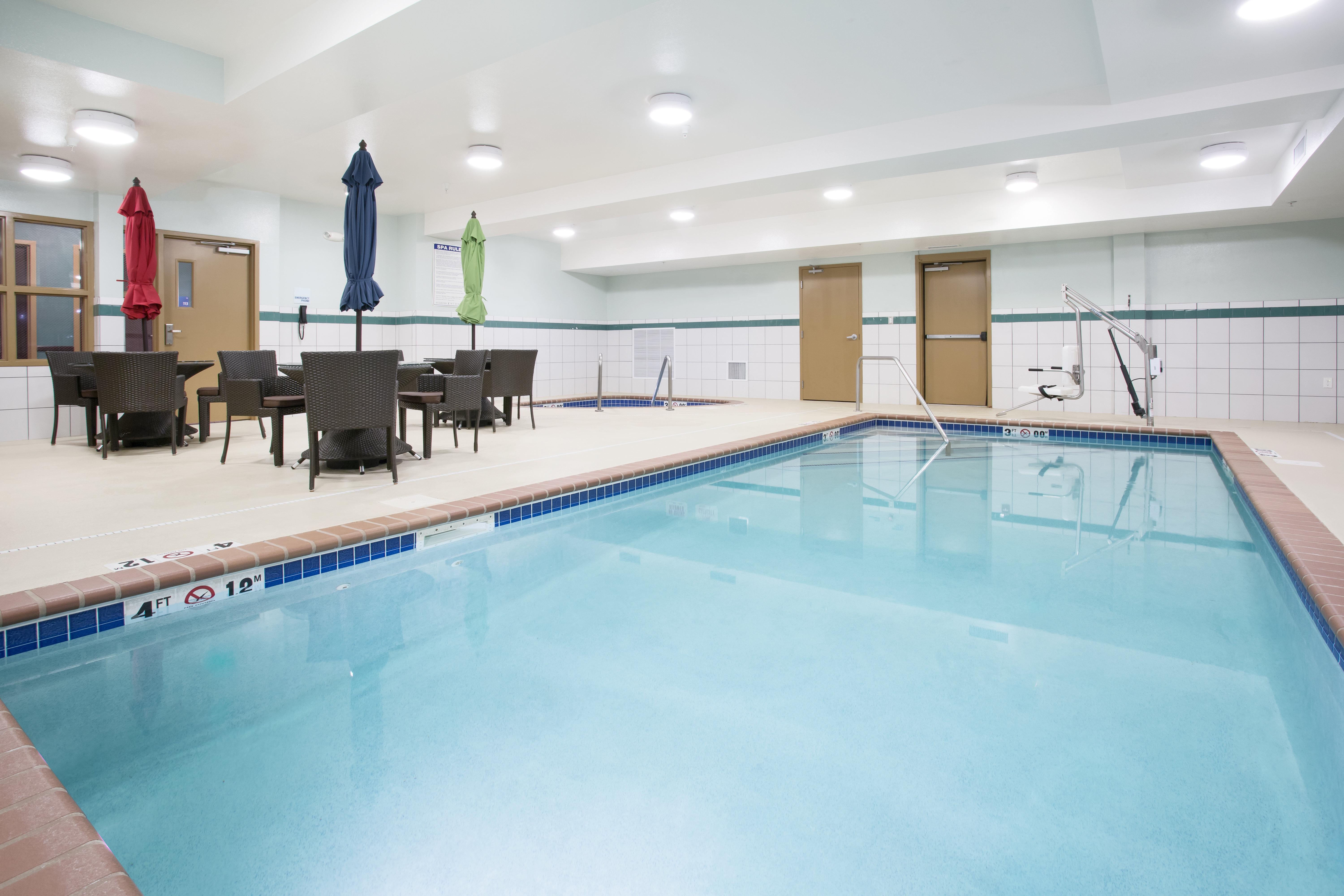 Holiday Inn Express Hotel & Suites Minot South By Ihg Exterior photo