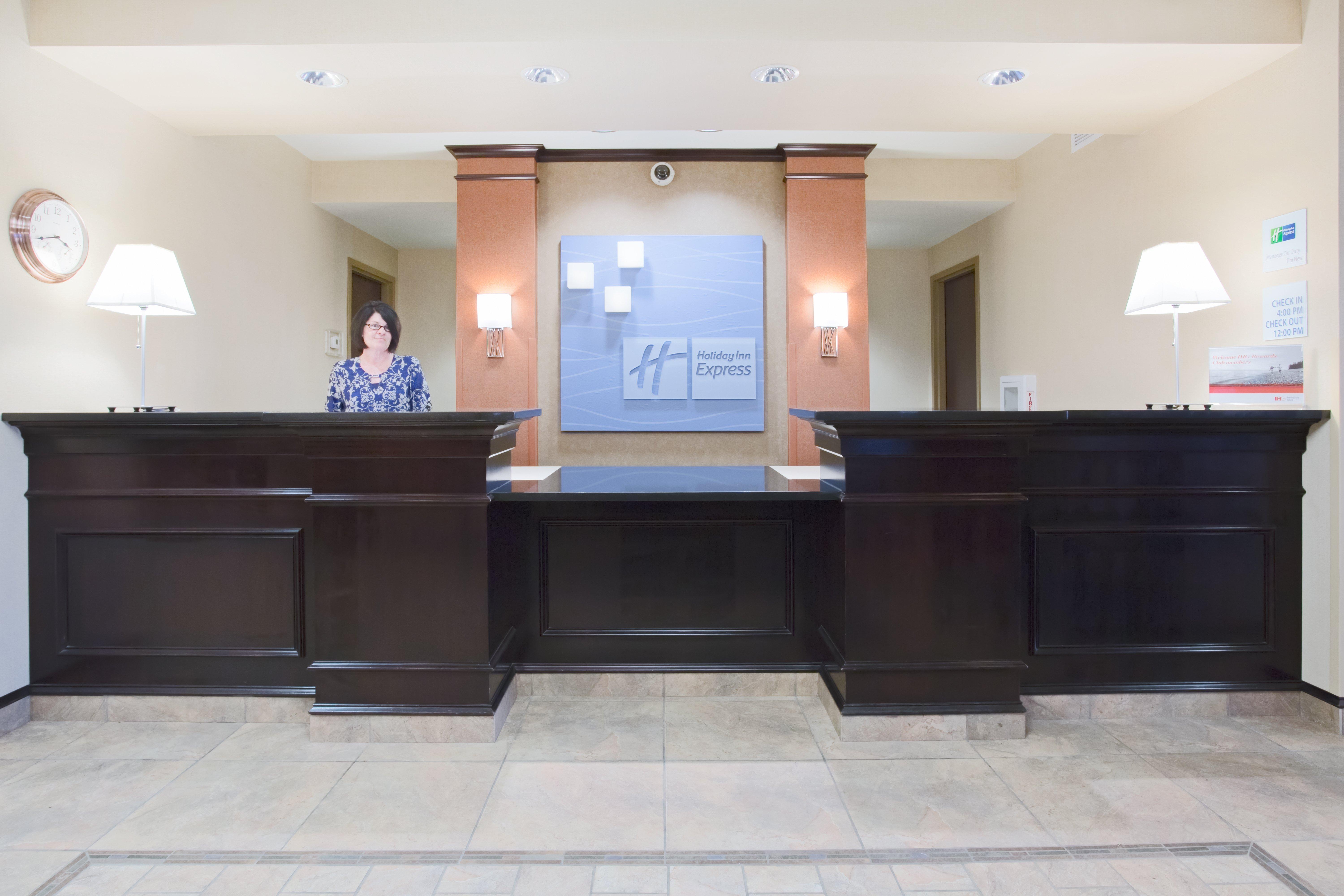 Holiday Inn Express Hotel & Suites Minot South By Ihg Exterior photo