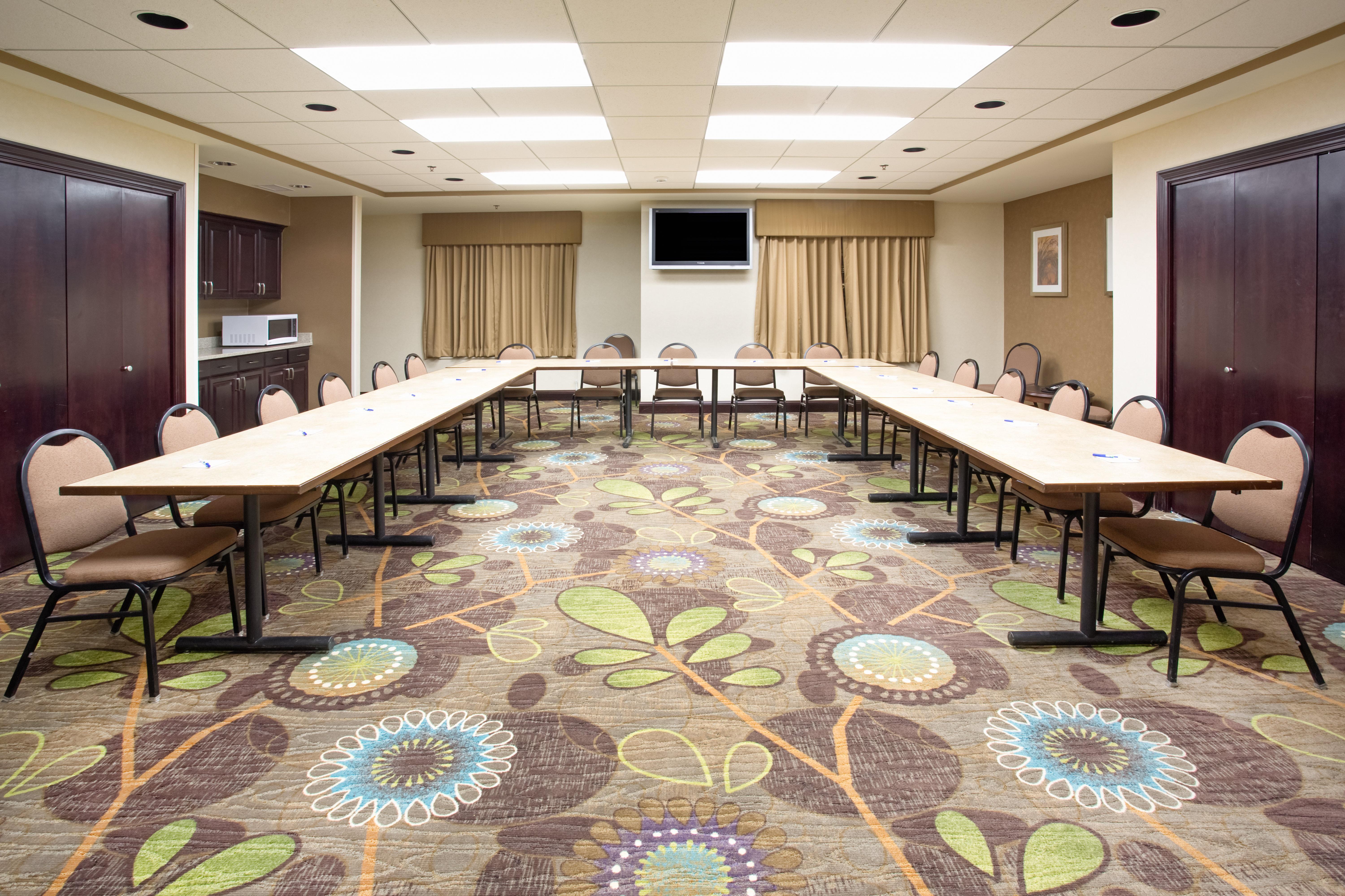 Holiday Inn Express Hotel & Suites Minot South By Ihg Exterior photo