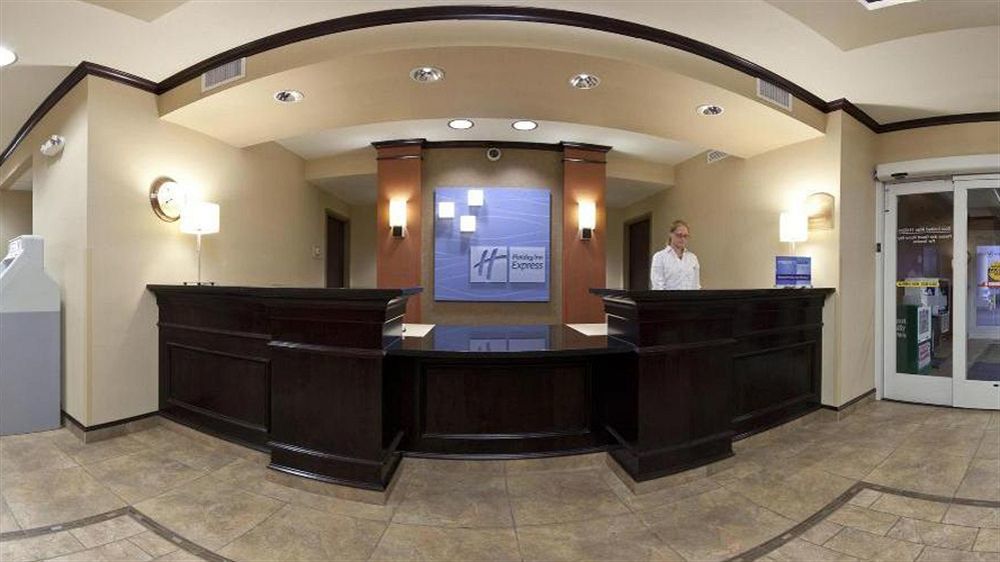 Holiday Inn Express Hotel & Suites Minot South By Ihg Exterior photo
